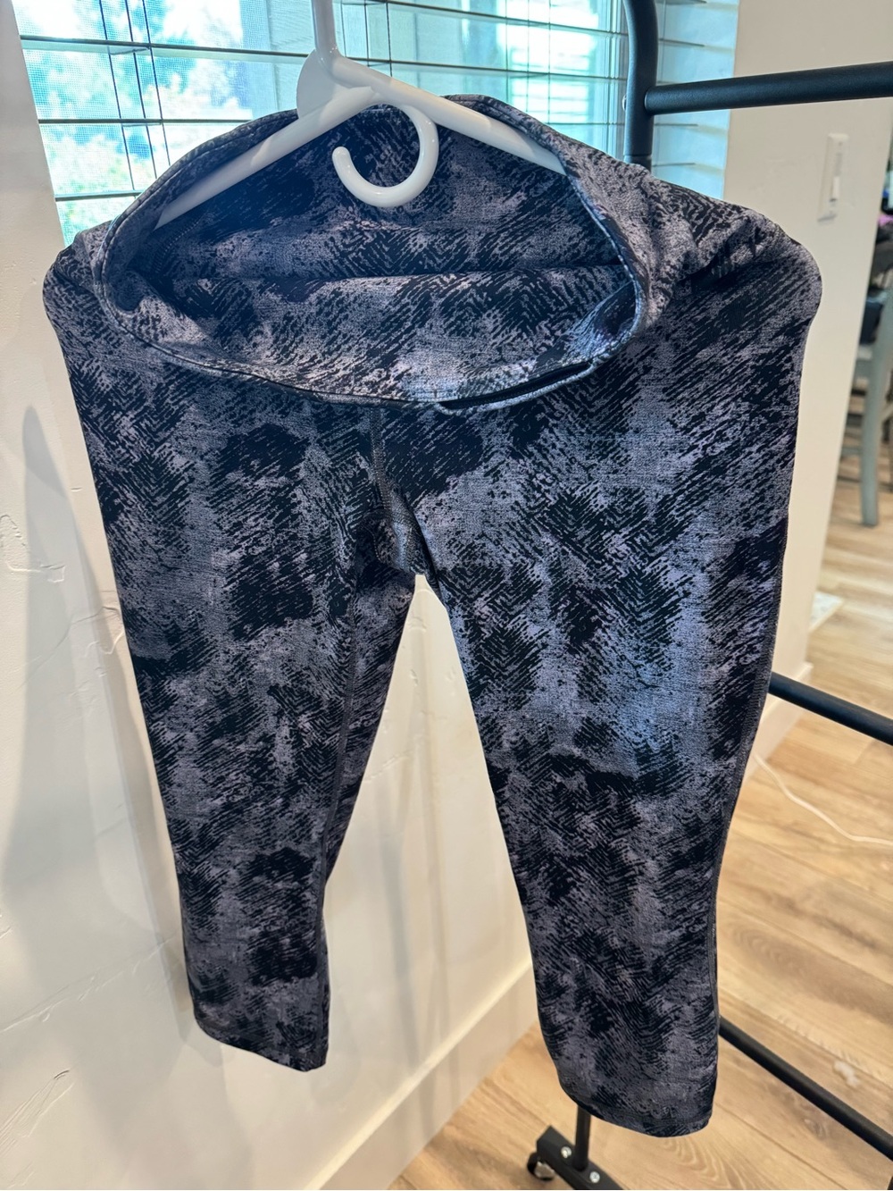 Patagonia Gray and Black Patterned Capris